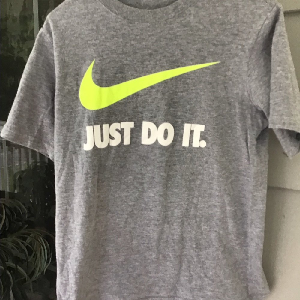 Shirt lot 3 Nike, Minecraft ,Reebok boys sz 8 -m-s  all 3 are 16” chest 21” long - Picture 7 of 15